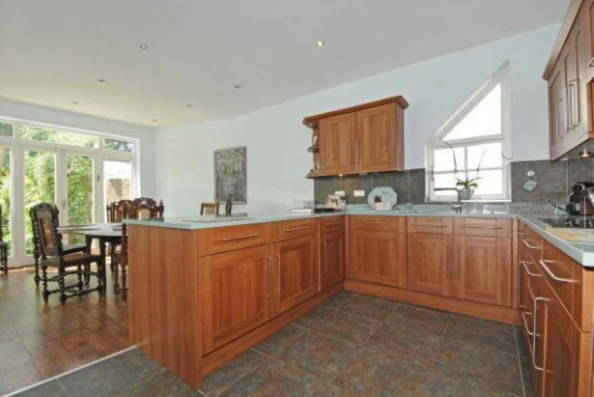 Canons Drive, Edgware, Image 3