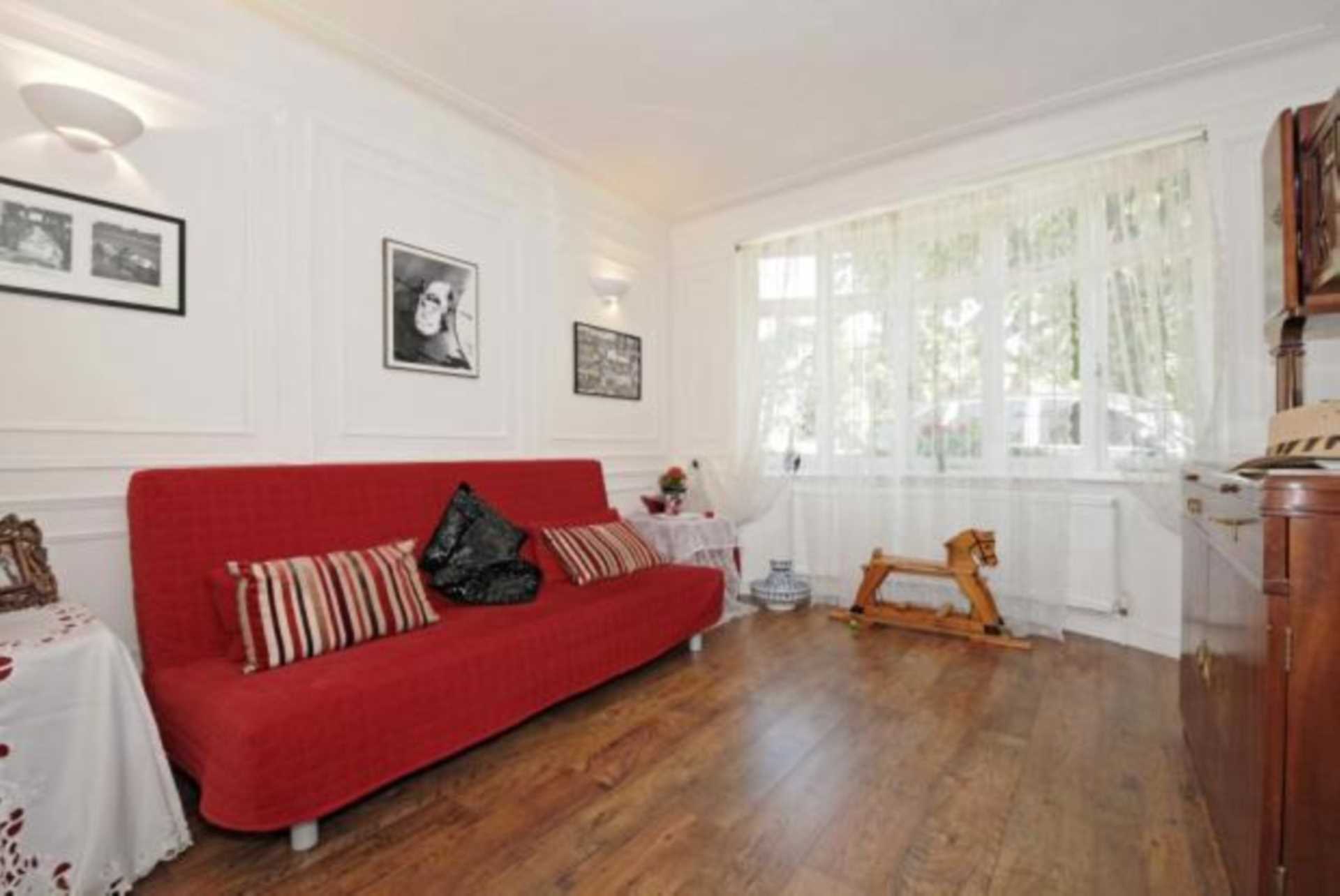 Canons Drive, Edgware, Image 4