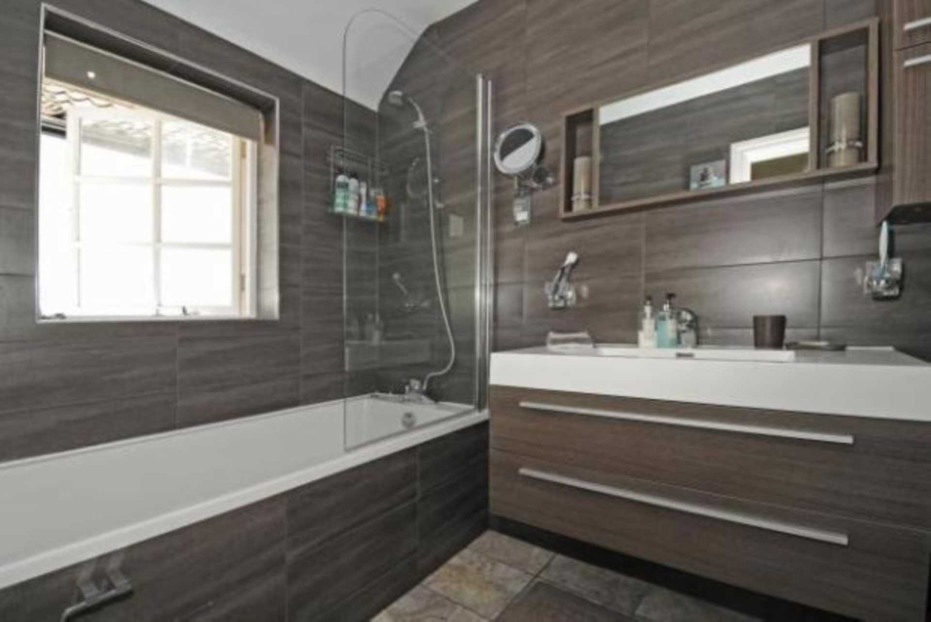 Canons Drive, Edgware, Image 6