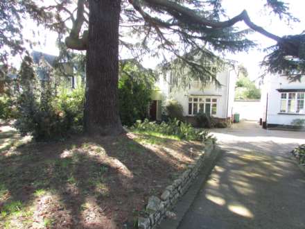 Canons Drive, Edgware, Image 11