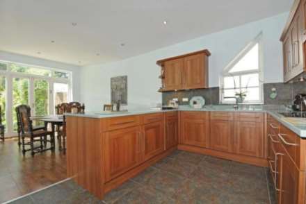 Canons Drive, Edgware, Image 3