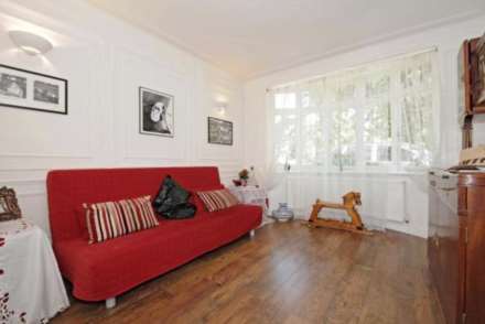 Canons Drive, Edgware, Image 4