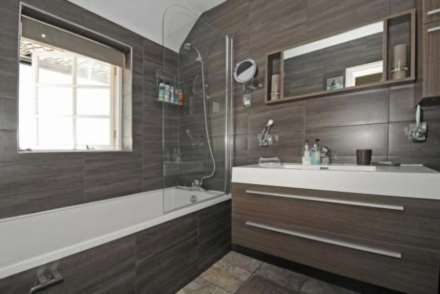 Canons Drive, Edgware, Image 6