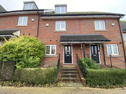 3 Bedroom Town House, Watford Road, Elstree
