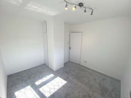 Theobald Street, Borehamwood, Image 11