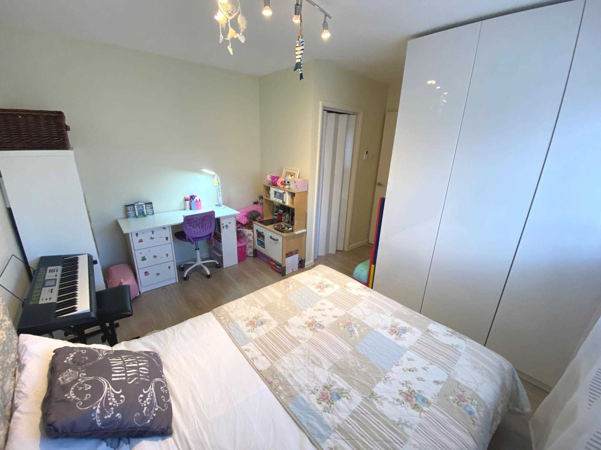 Britten Close, Elstree, Image 8