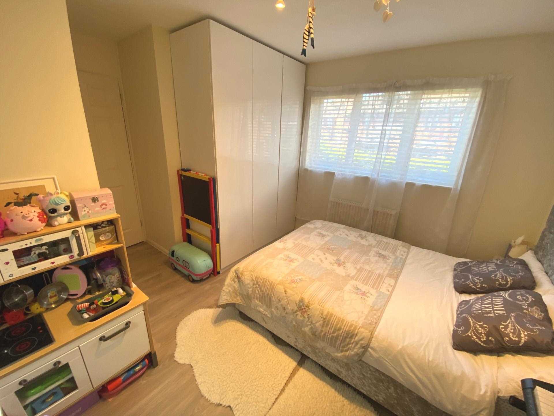 Britten Close, Elstree, Image 9