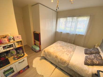 Britten Close, Elstree, Image 9