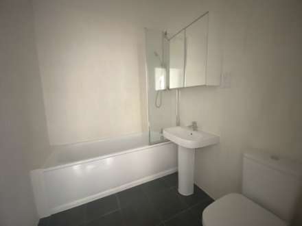 Manor Way, Borehamwood, Image 10