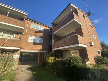 Sherland Court, The Dell, Image 13