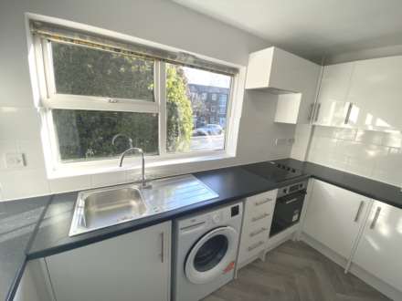 Sherland Court, The Dell, Image 6