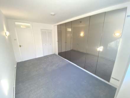 Sherland Court, The Dell, Image 8