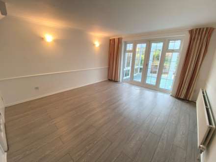 Athlone Close, Radlett, Image 2