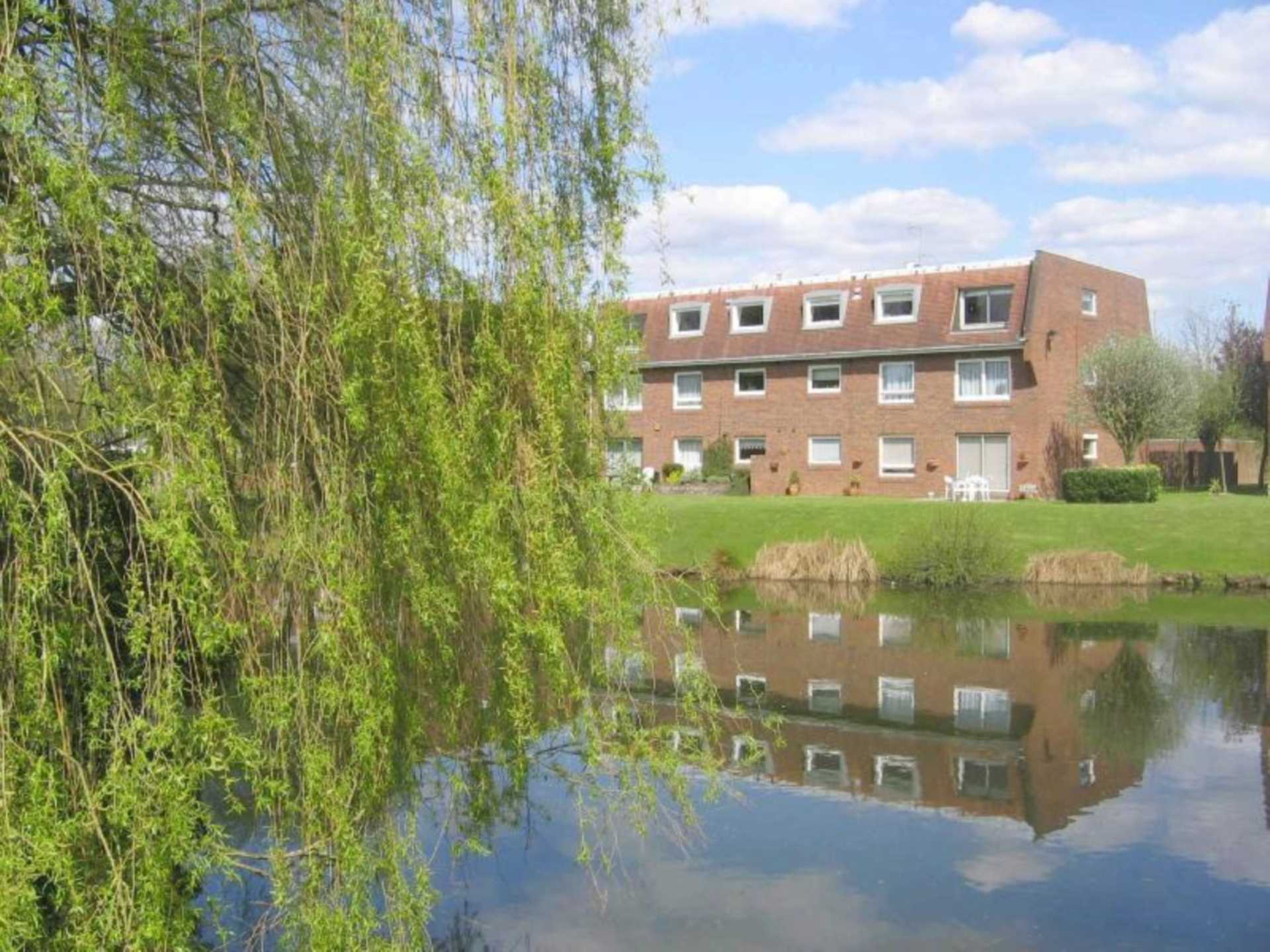 Lakeside Court, Elstree, Image 1