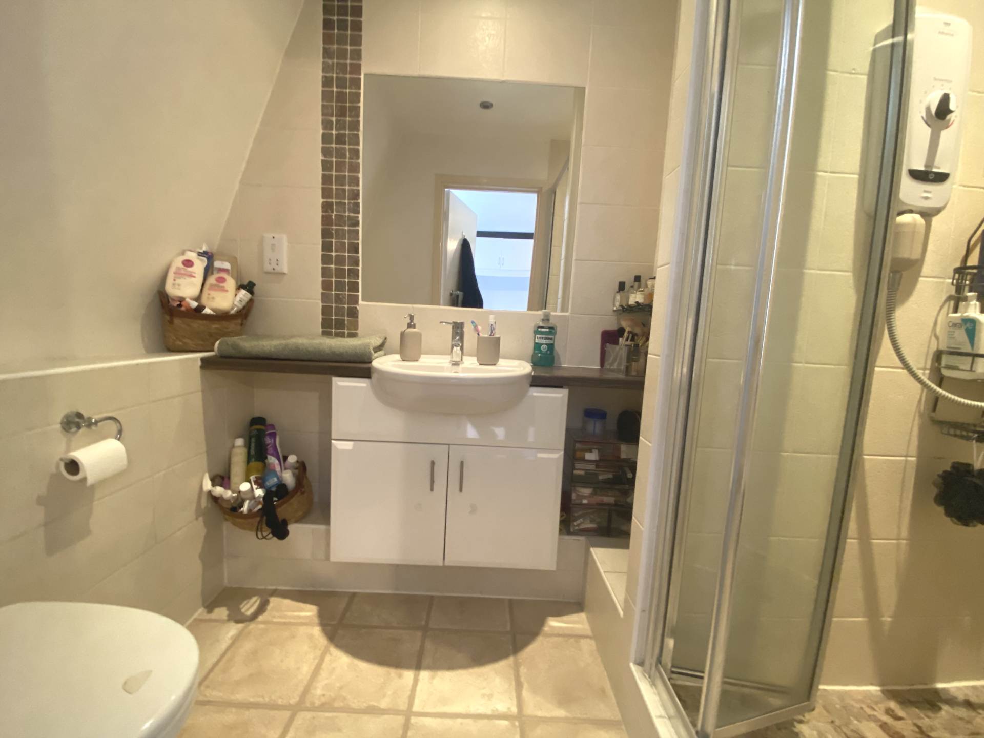 Lakeside Court, Elstree, Image 10