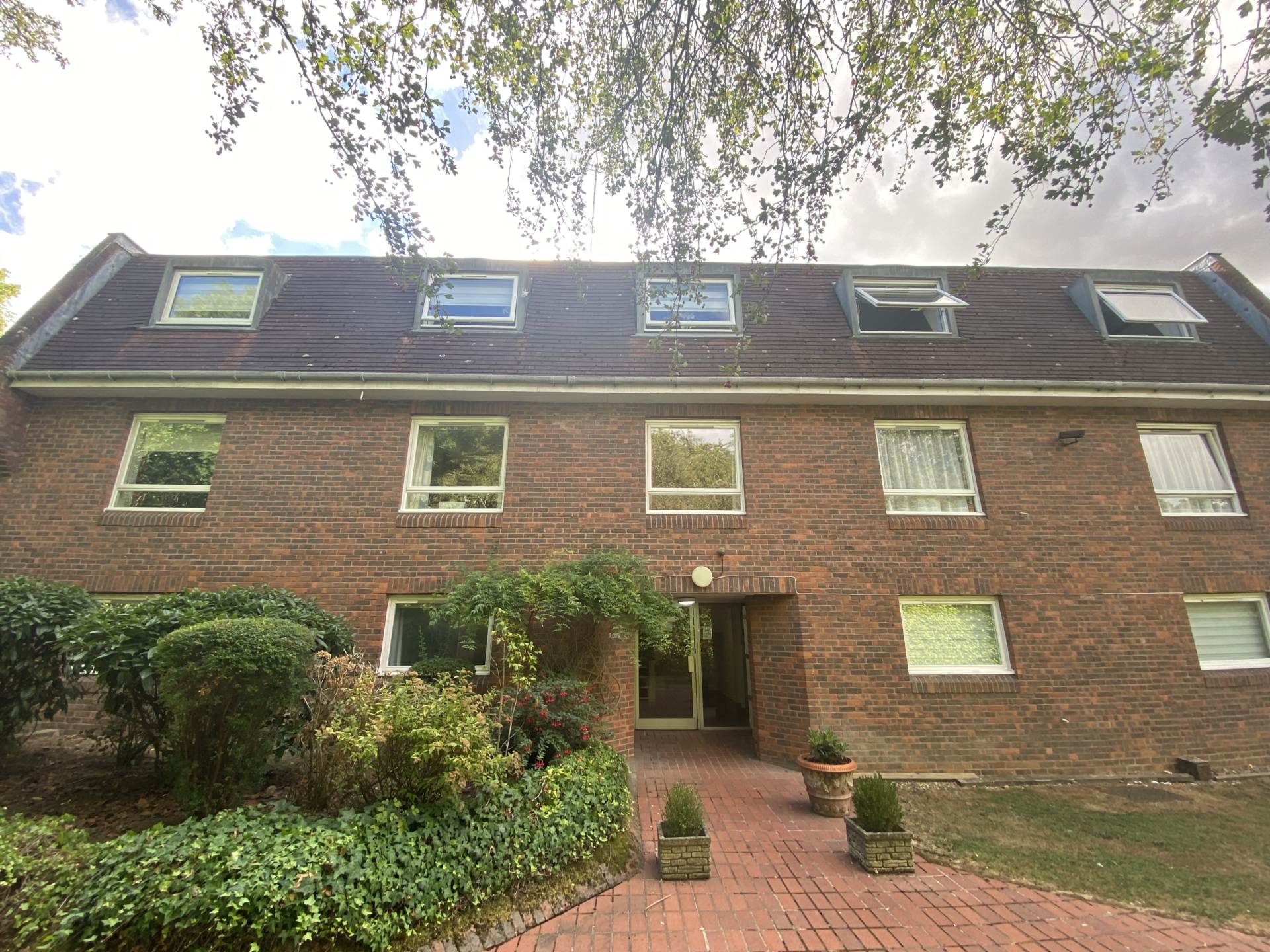 Lakeside Court, Elstree, Image 14