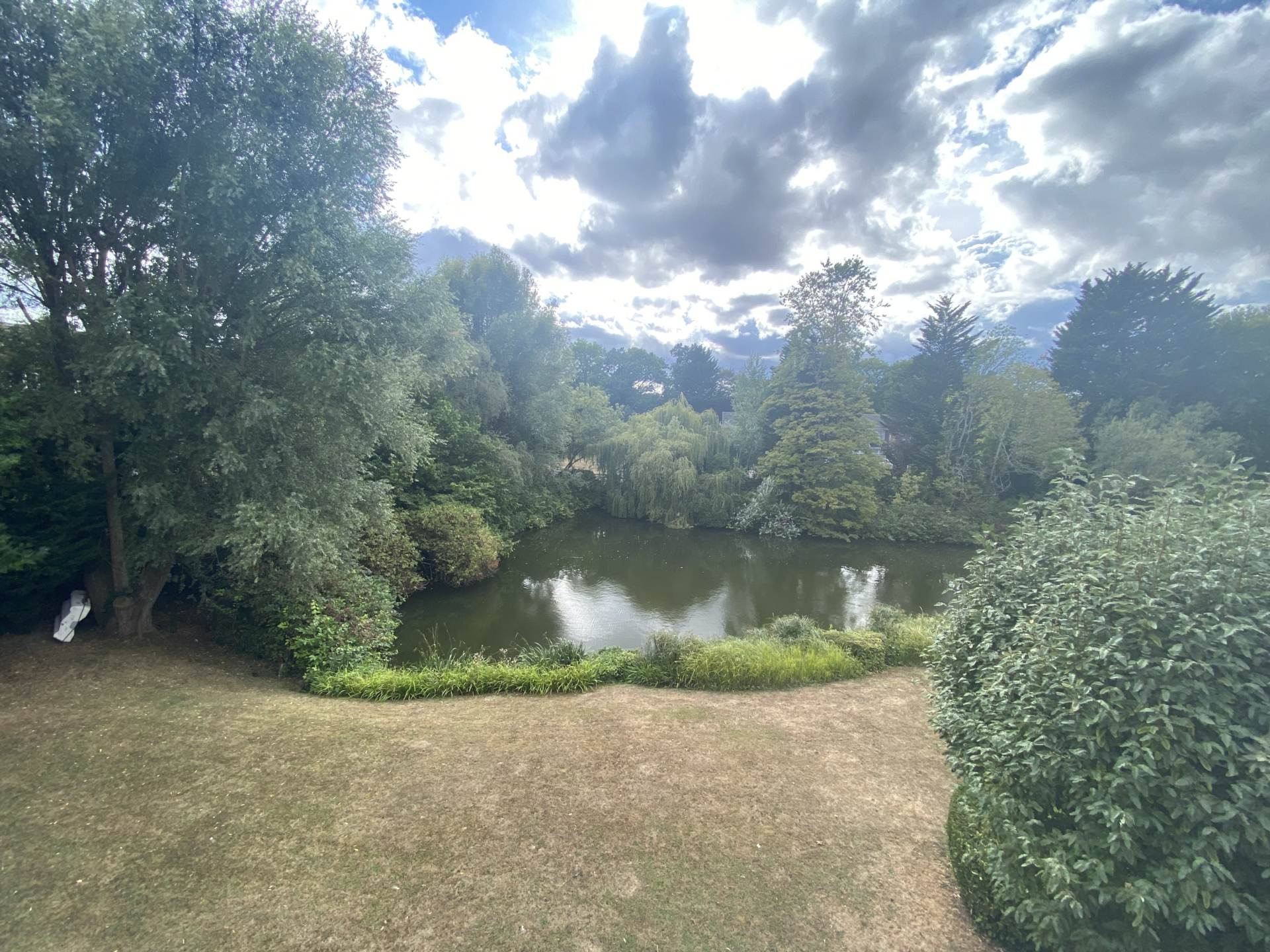 Lakeside Court, Elstree, Image 4
