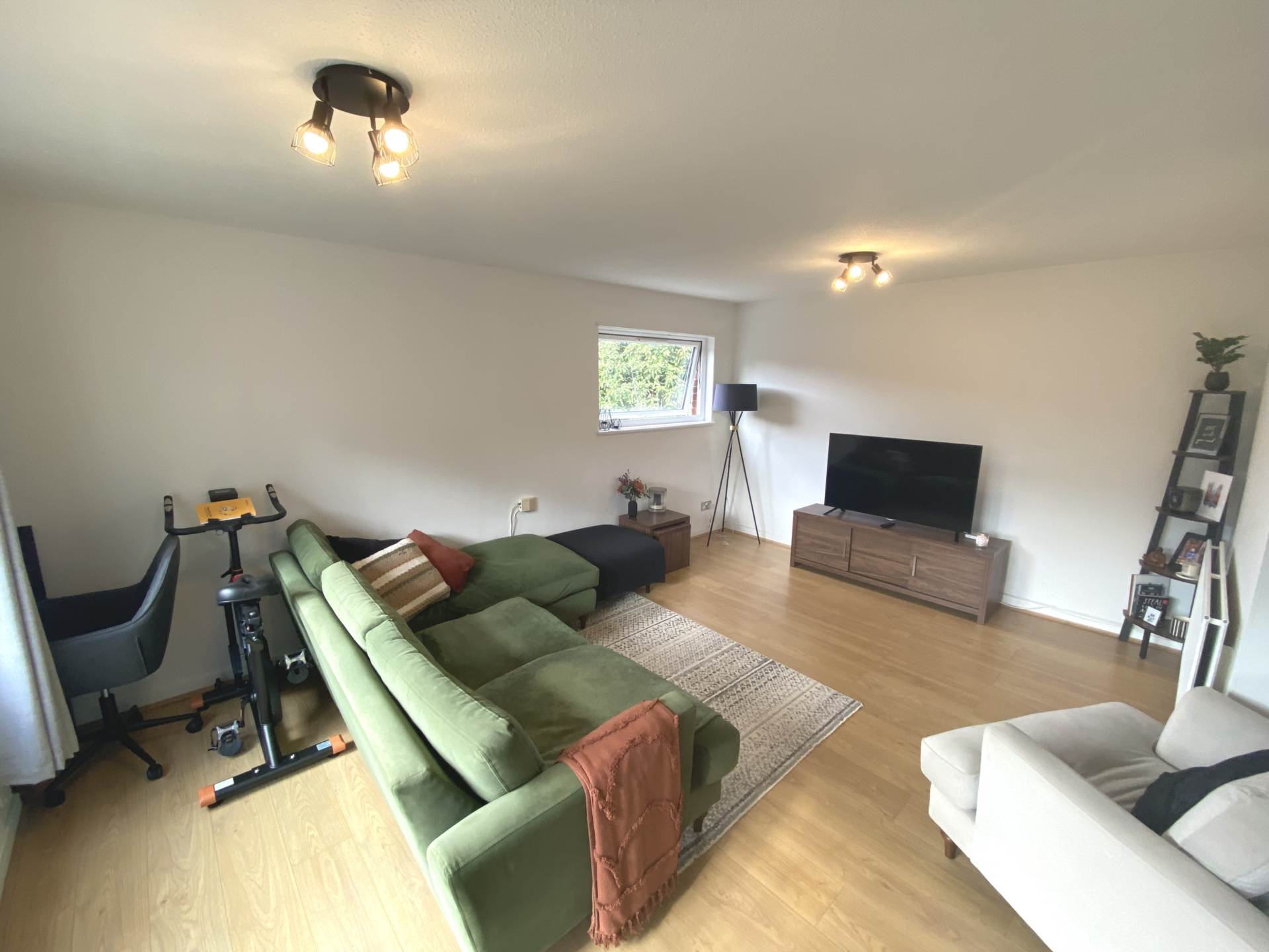 Lakeside Court, Elstree, Image 6