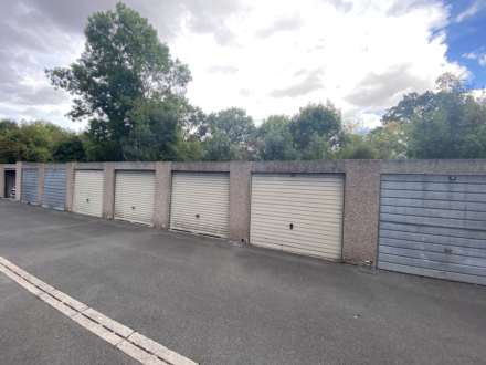 Lakeside Court, Elstree, Image 13