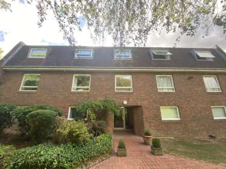 Lakeside Court, Elstree, Image 14