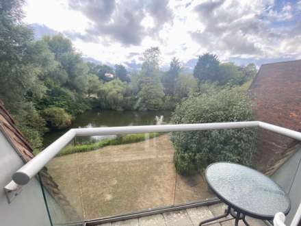 Lakeside Court, Elstree, Image 3