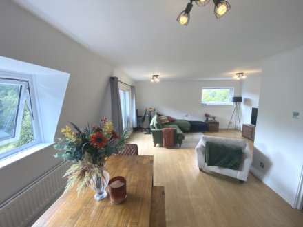 Lakeside Court, Elstree, Image 5