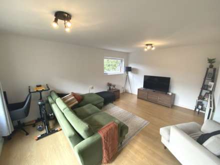 Lakeside Court, Elstree, Image 6