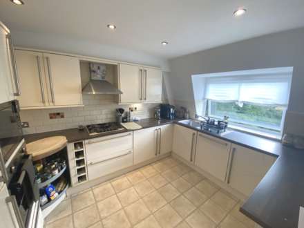 Lakeside Court, Elstree, Image 7