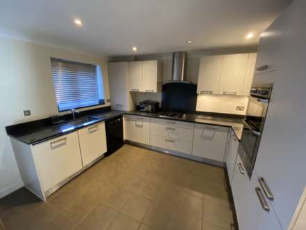 Highbridge Close, Radlett, Image 2