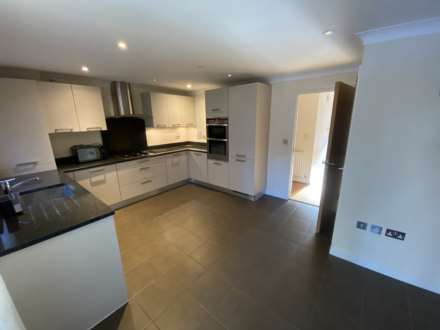 Highbridge Close, Radlett, Image 3