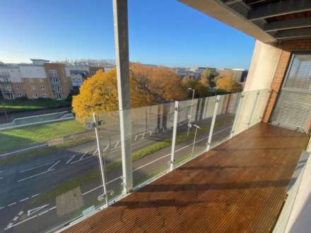 Manor Way, Borehamwood, Image 4