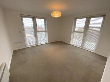 Manor Way, Borehamwood, Image 9
