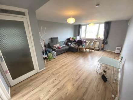 2 Bedroom Flat, Boreham Holt, Elstree