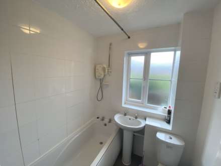 Martins Walk, Borehamwood, Image 11