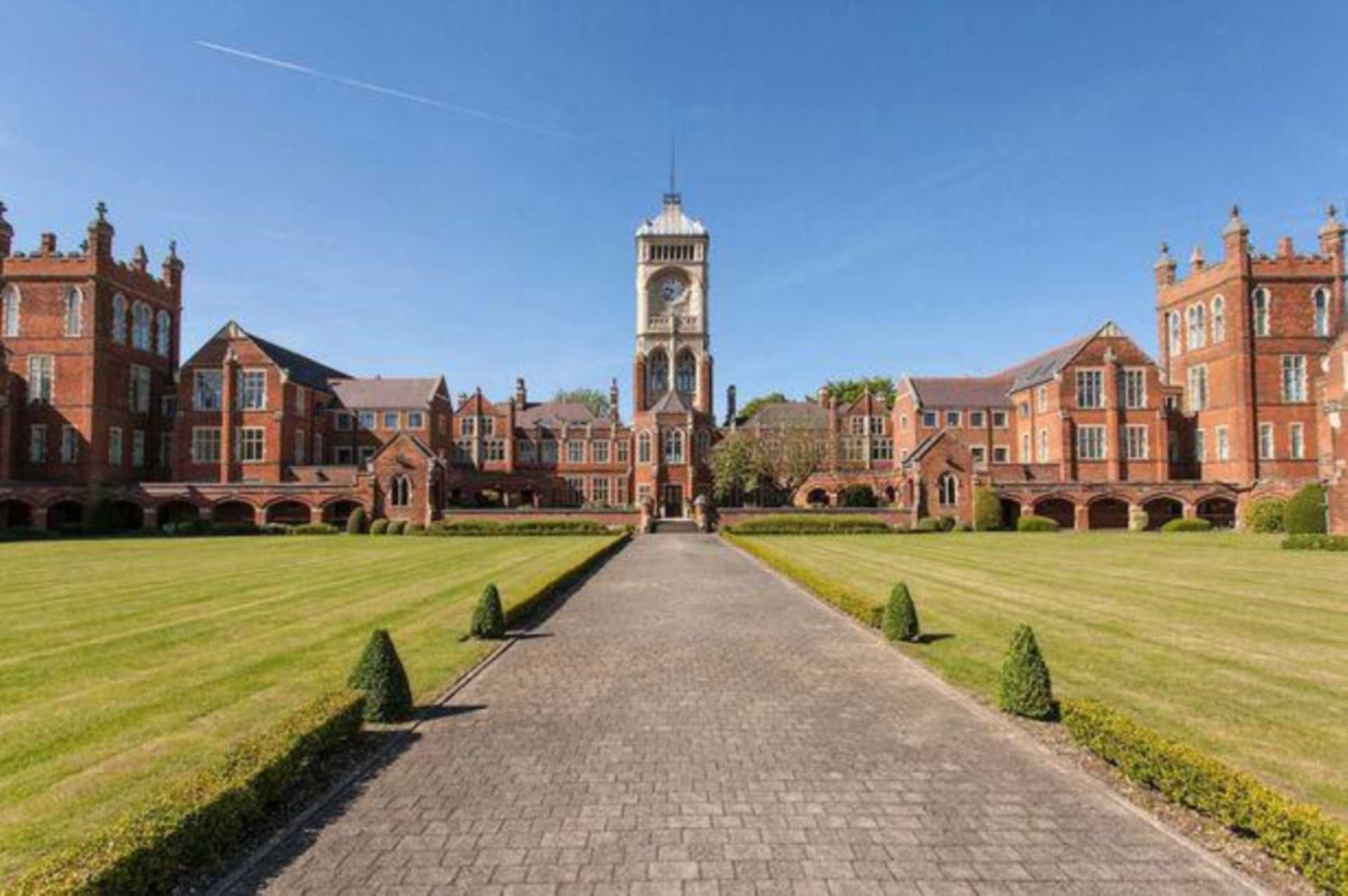 Royal Connaught Park, Bushey, Image 1