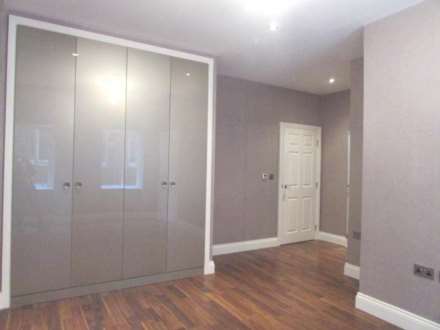 Royal Connaught Park, Bushey, Image 6