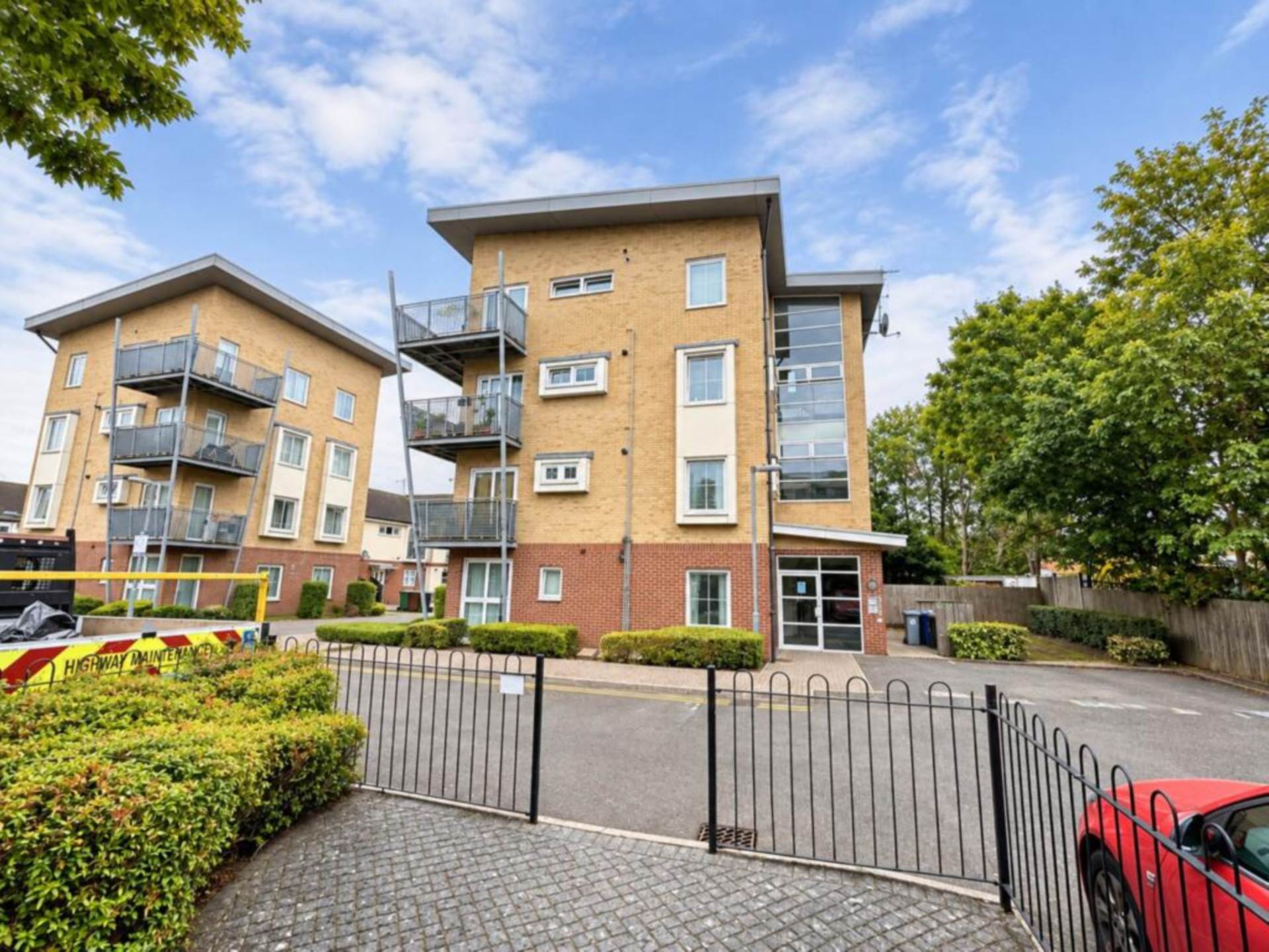 Whitehall Close, Borehamwood, Image 1