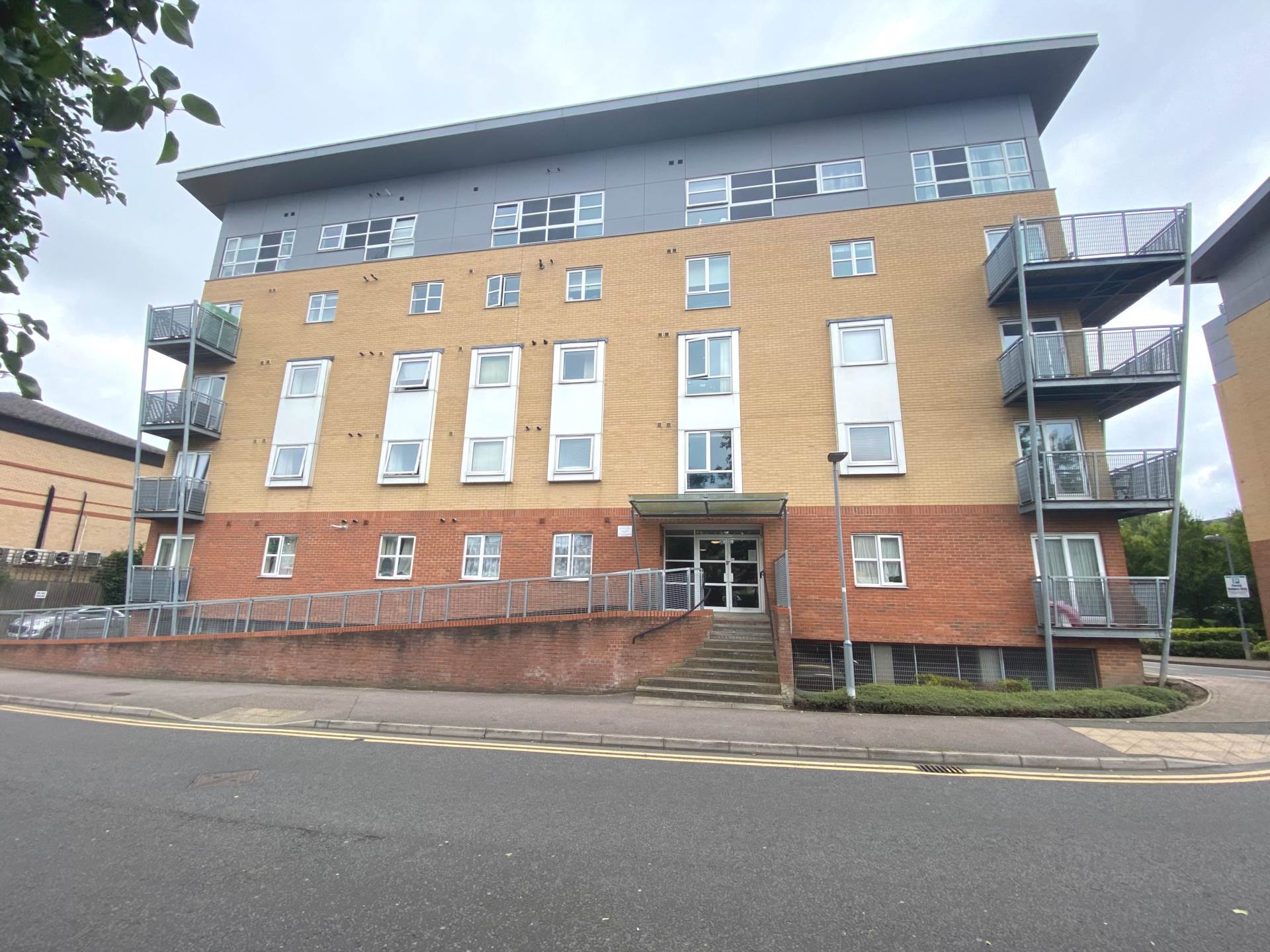 Station Road, Borehamwood, Image 1