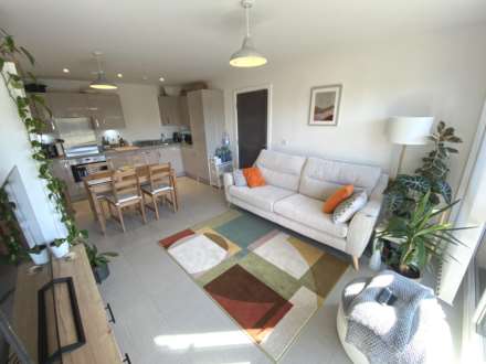 Holmesley Road, Borehamwood, Image 2