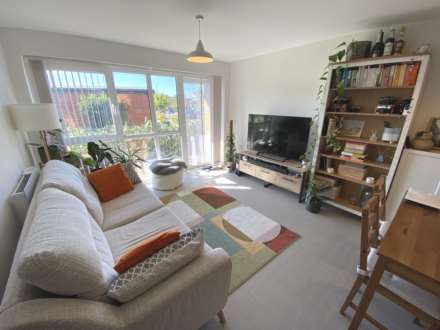 Holmesley Road, Borehamwood, Image 3