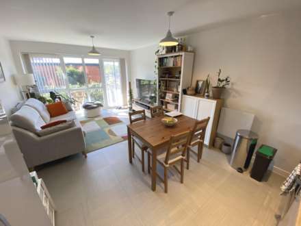 Holmesley Road, Borehamwood, Image 4