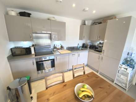 Holmesley Road, Borehamwood, Image 5
