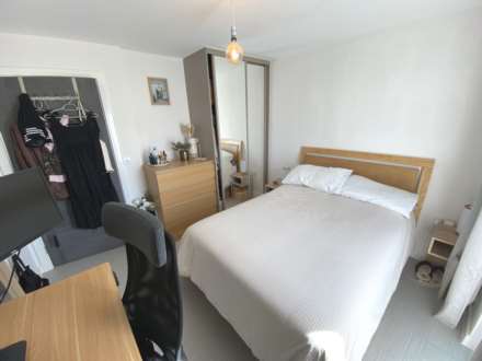 Holmesley Road, Borehamwood, Image 7