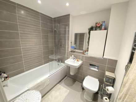 Holmesley Road, Borehamwood, Image 8