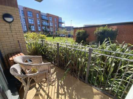 Holmesley Road, Borehamwood, Image 9