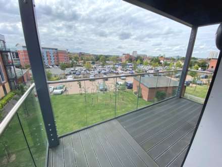 Holmesley Road, Borehamwood, Image 6