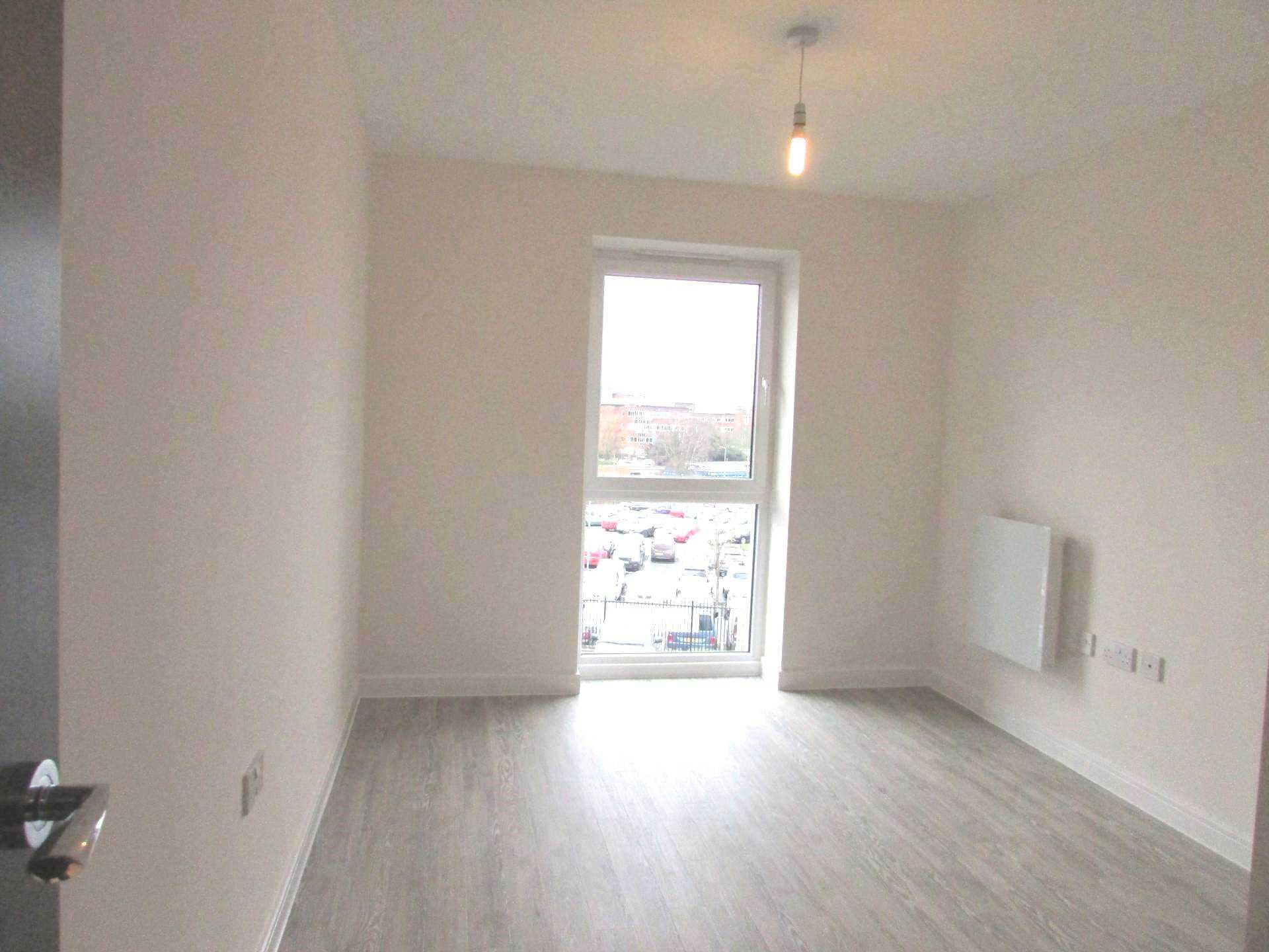 Holmesley Road, Borehamwood, Image 7