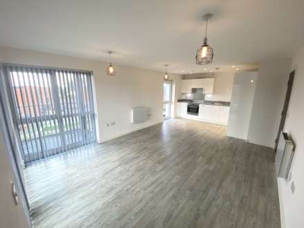 2 Bedroom Flat, Holmesley Road, Borehamwood