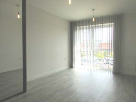 Holmesley Road, Borehamwood, Image 5