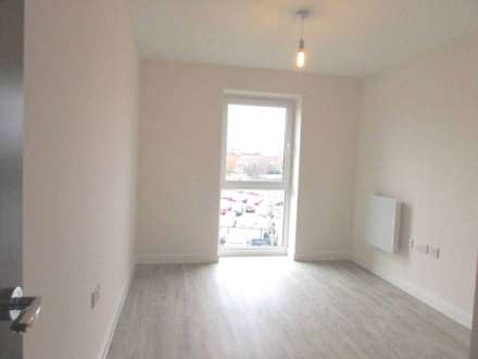 Holmesley Road, Borehamwood, Image 7